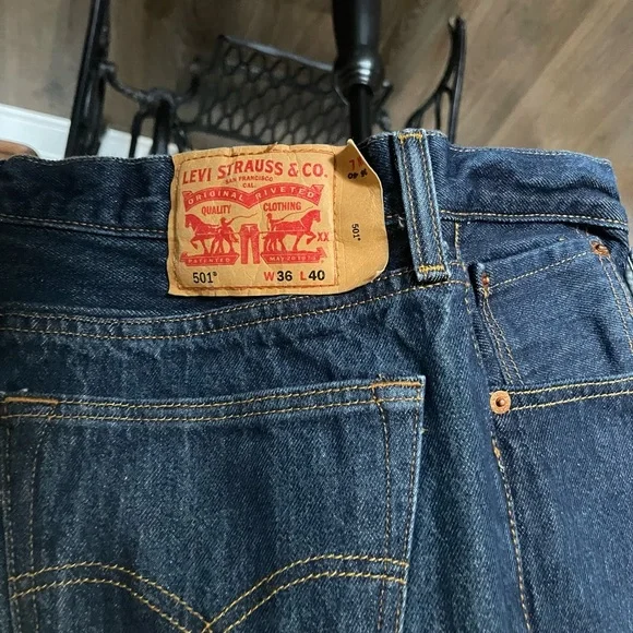 Men’s Levi 501’s - Picture 3 of 8